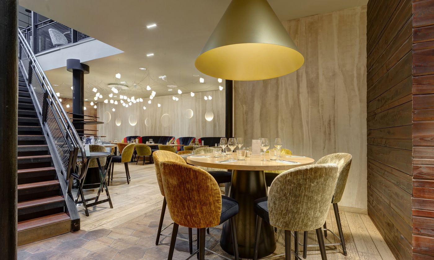 Salle élégante de la brasserie L’Apostrophe à Reims